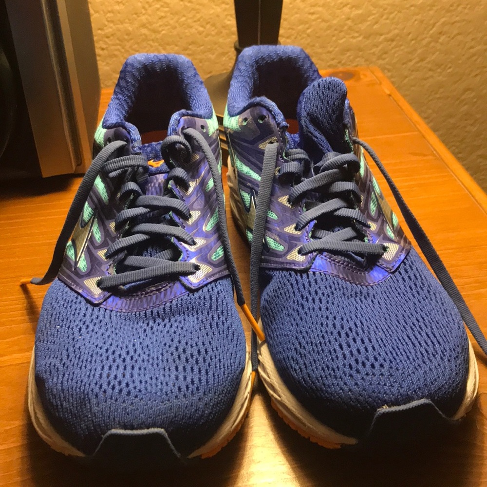 Women’s Mizuno Wave Shadow Size 10